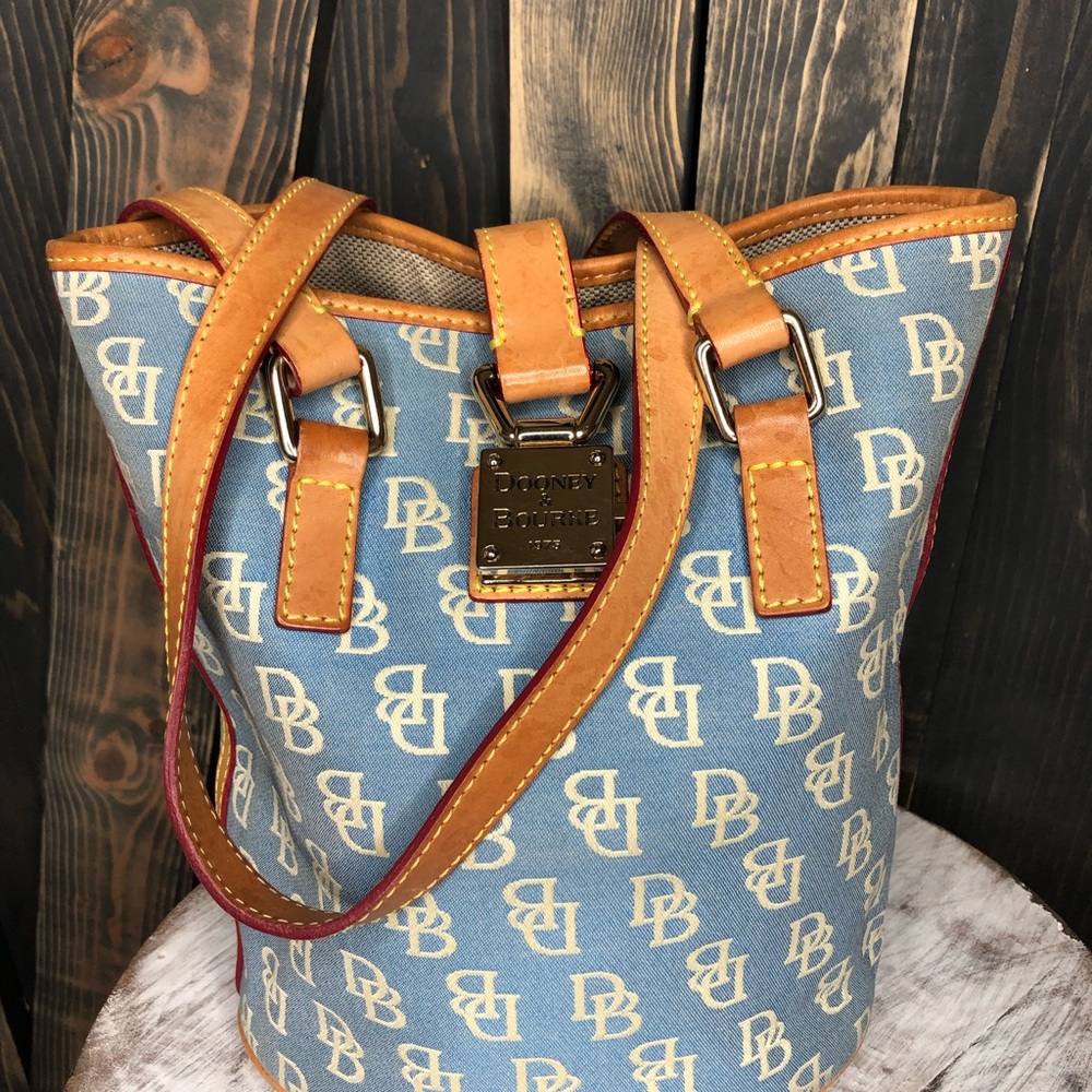 Dooney & Bourke shoulder bag